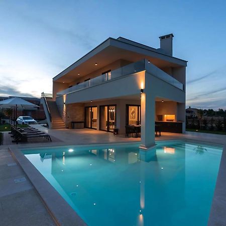 Luxurioese Villa Perla Mit Pool Und Jacuzzi Poreč Eksteriør billede