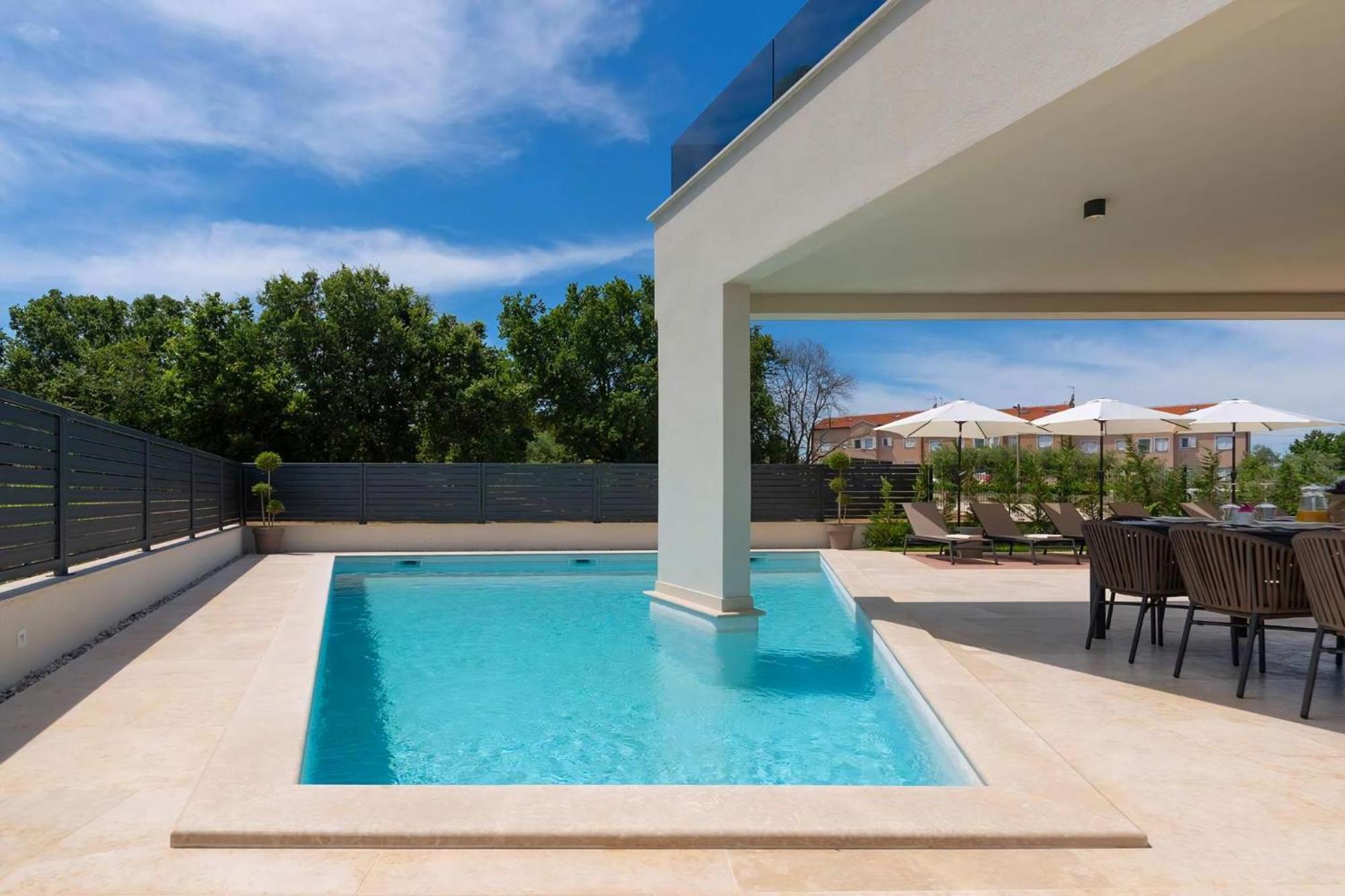 Luxurioese Villa Perla Mit Pool Und Jacuzzi Poreč Eksteriør billede