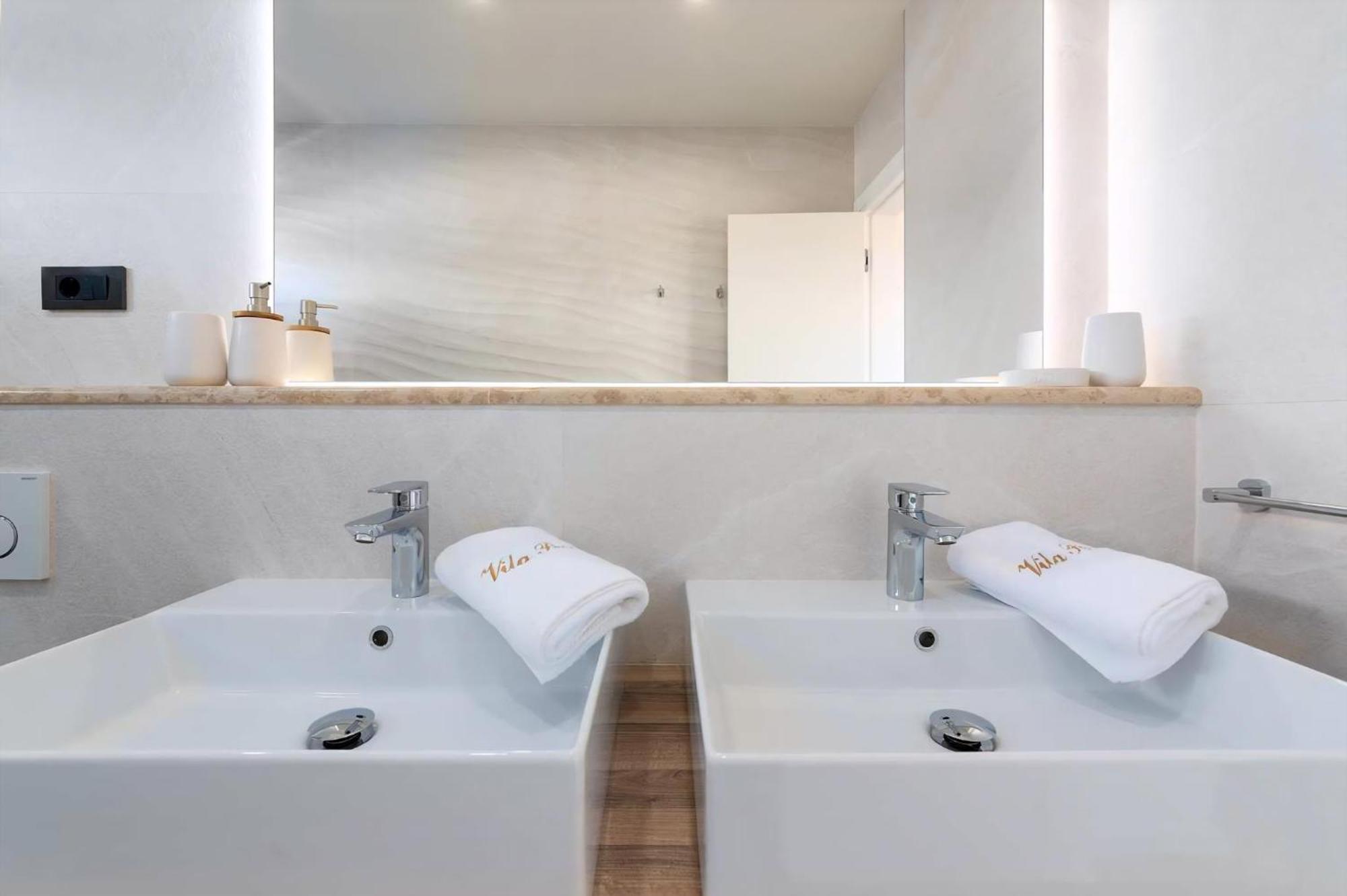 Luxurioese Villa Perla Mit Pool Und Jacuzzi Poreč Eksteriør billede