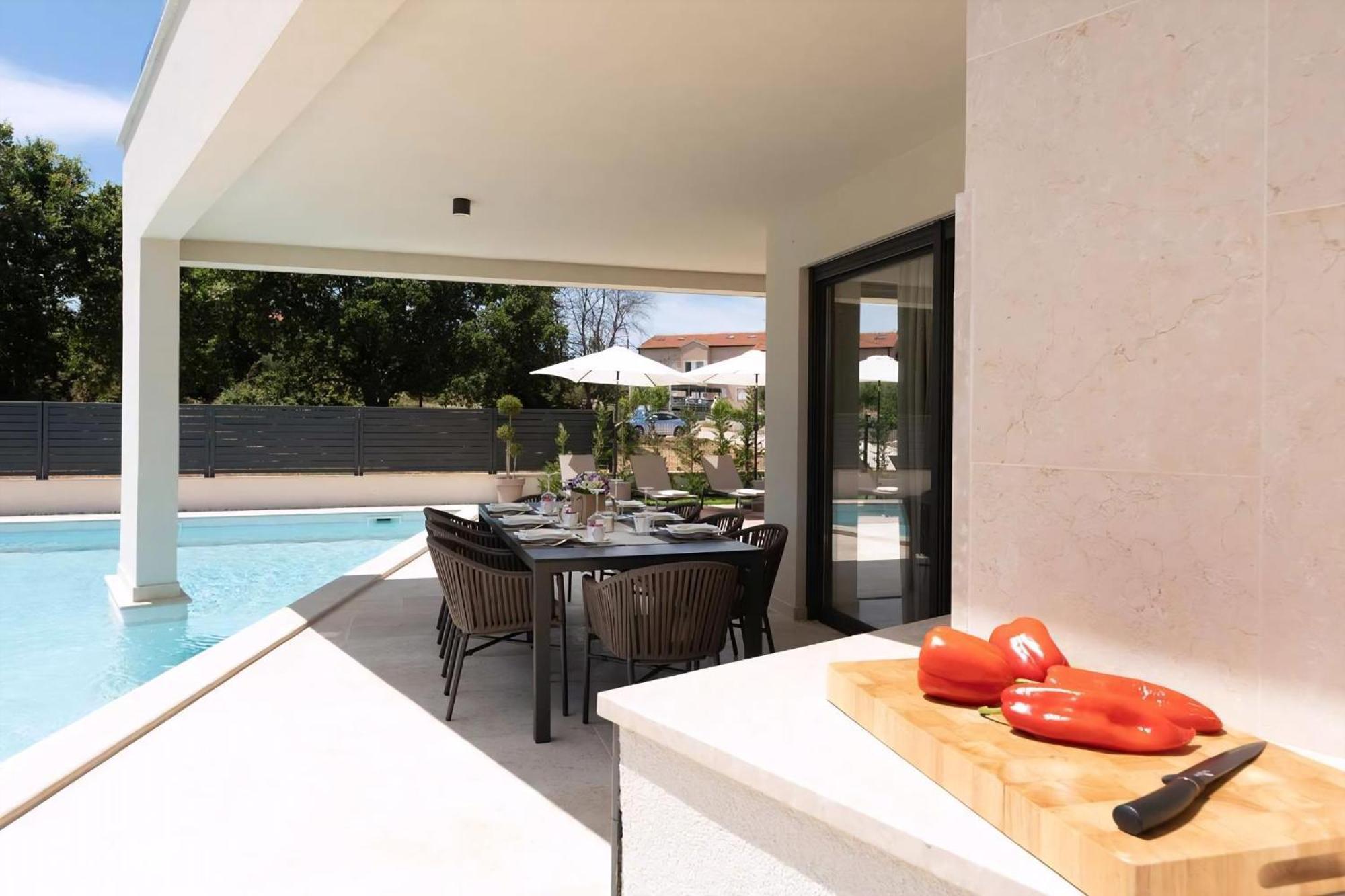Luxurioese Villa Perla Mit Pool Und Jacuzzi Poreč Eksteriør billede