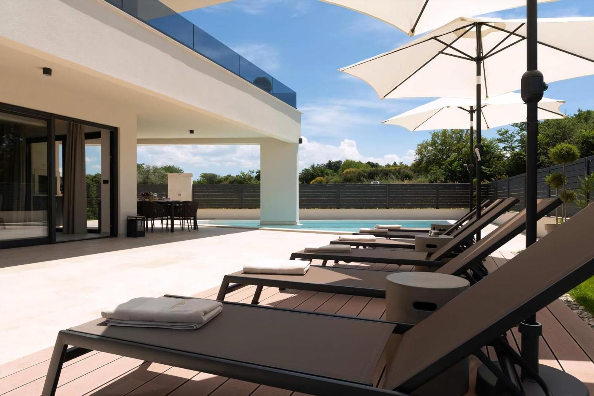 Luxurioese Villa Perla Mit Pool Und Jacuzzi Poreč Eksteriør billede