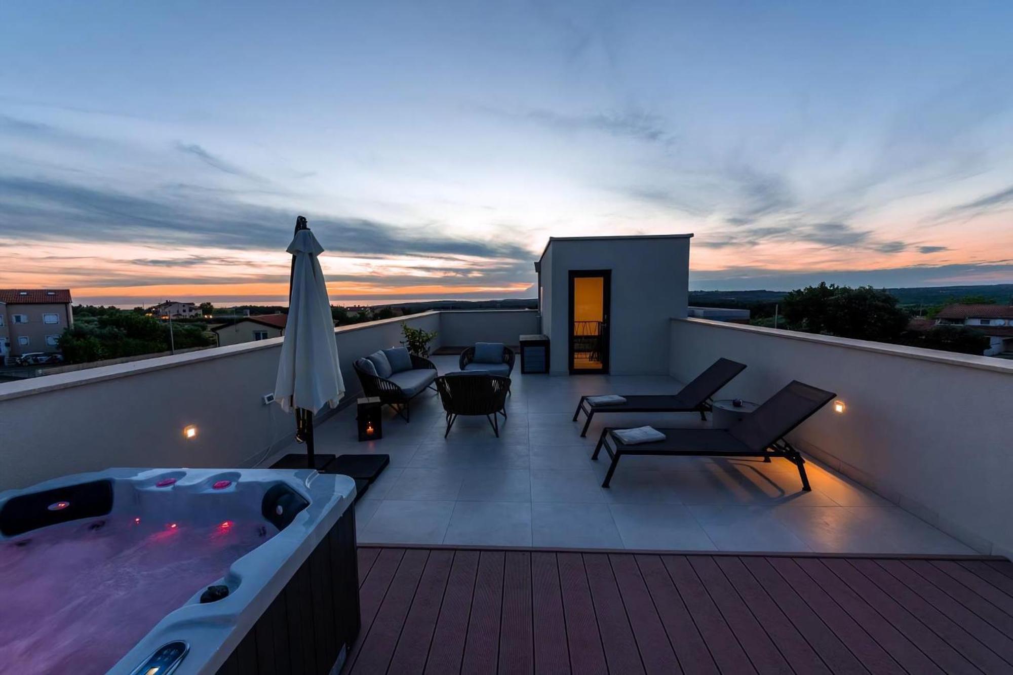 Luxurioese Villa Perla Mit Pool Und Jacuzzi Poreč Eksteriør billede